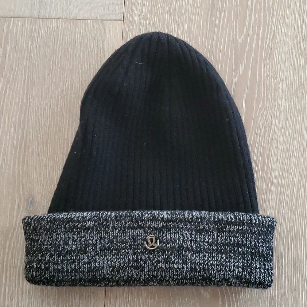 NWOT Lululemon Divinity ToqueBlack / Slate / Angel Wing